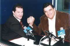 Στούντιο καναλιού TeleCity, Καλλιθέα, Γιώργος Καρατζαφέρης, πρώην βουλευτής ΝΔ, μετέπειτα Αρχηγός Λαϊκού Ορθόδοξου Συναγερμού, για την εκπομπή μου «Παραπληροφόρηση», 2004.