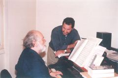 Στο στούντιο του συνθέτη Γιάννη Μαρκόπουλου, στου Παπάγου, 1998.