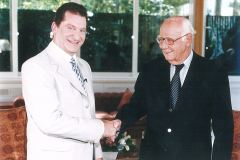 Εκπομπή «Το πρόσωπο του Σαββάτου», πρώην Πρωθυπουργός και αρχηγός της Νέας Δημοκρατίας, Γεώργιος Ράλλης, Αίγλη Ζαππείου, 2004.